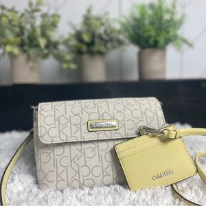 Calvin Klein Key Item Signature Crossbody